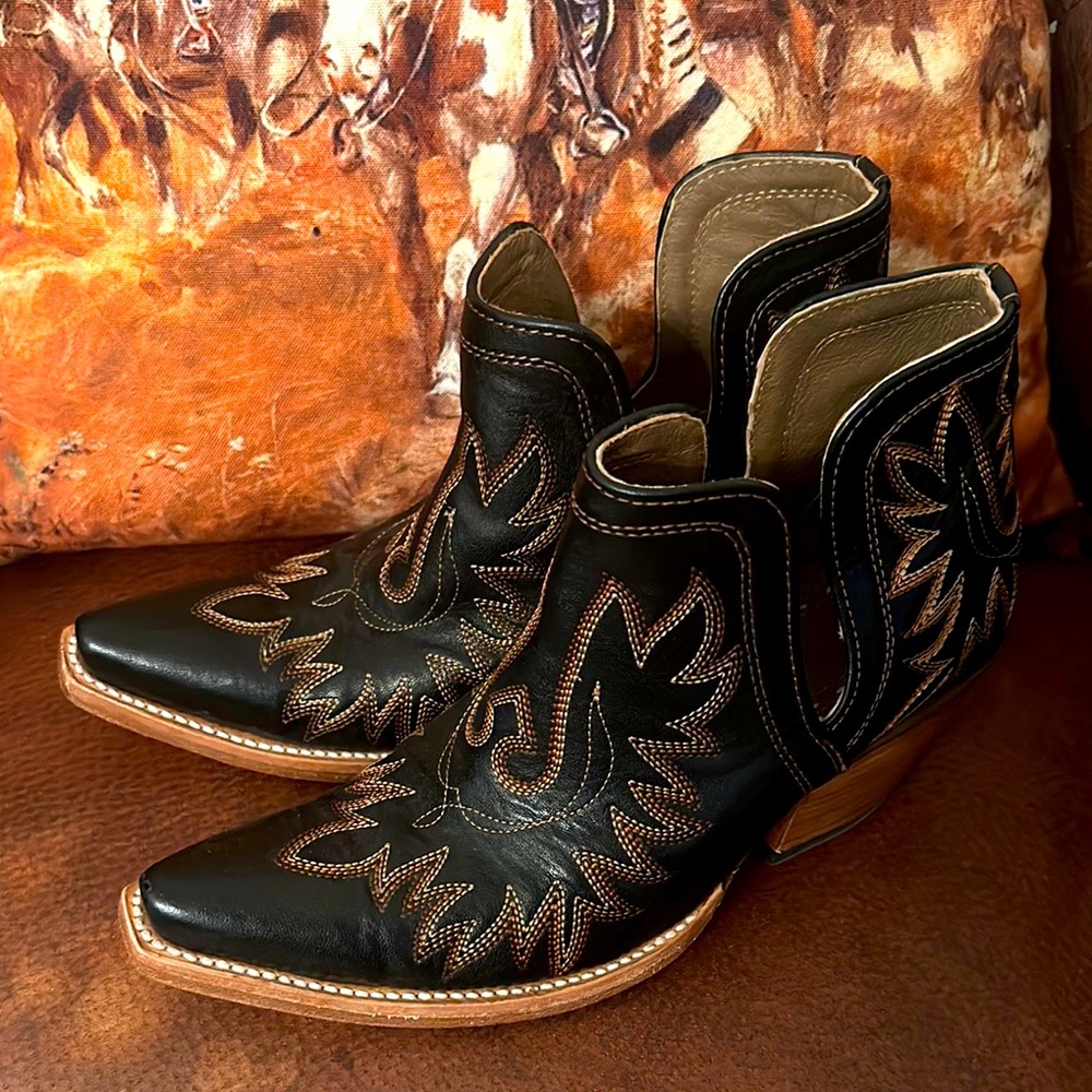 Ariat Dixon Black Western Ankle Boots with Brown Stitching